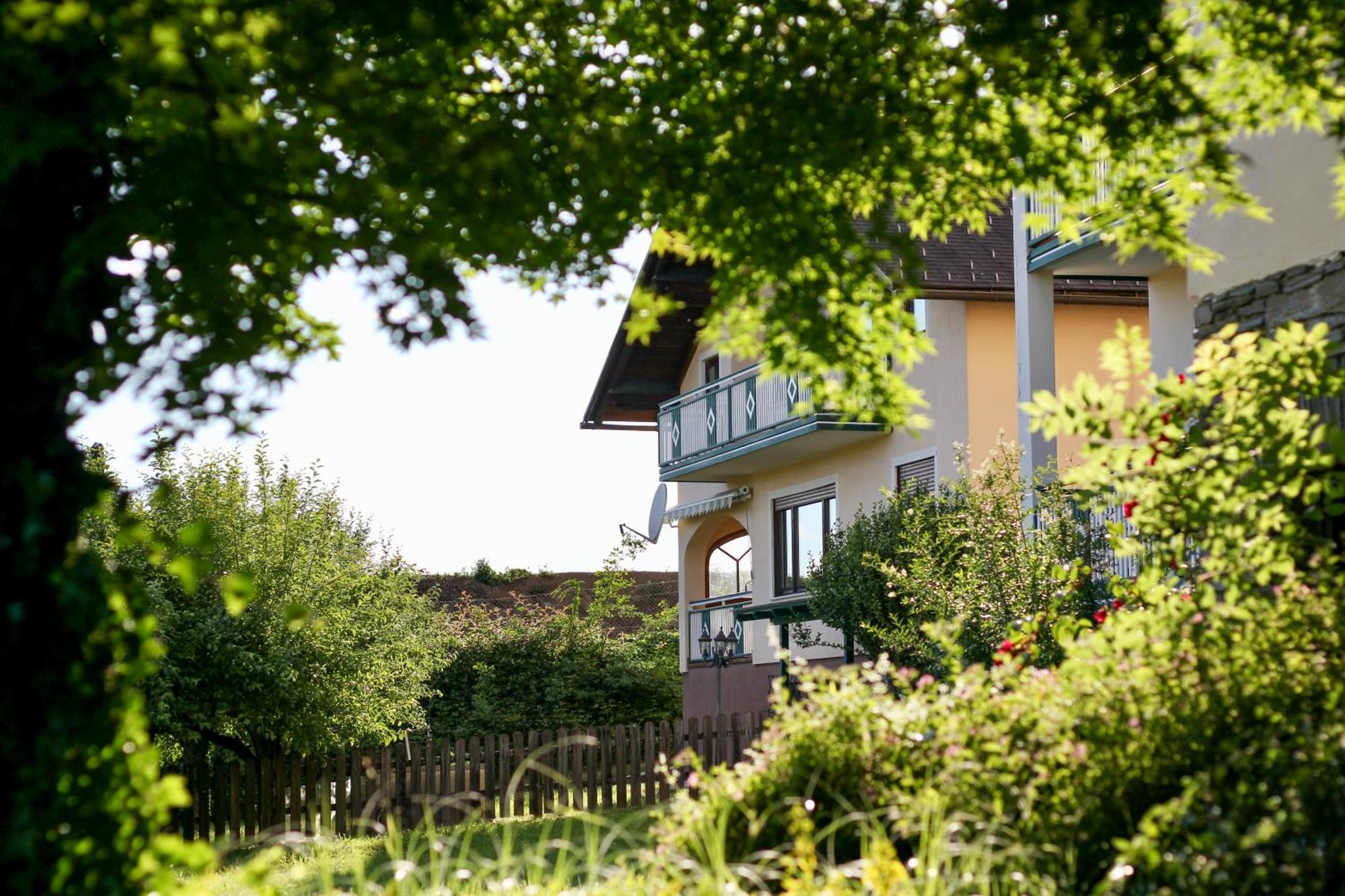 Self-Check In Apartmenthotel Seeglueck Portschach am Woerthersee Exterior foto