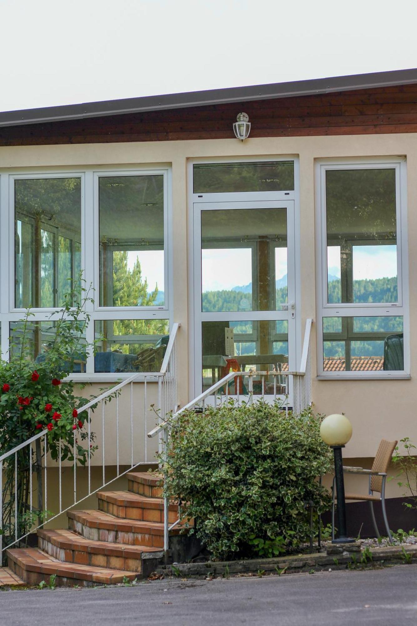 Self-Check In Apartmenthotel Seeglueck Portschach am Woerthersee Exterior foto